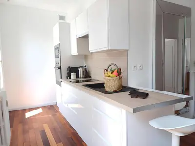 Cuisine ou kitchenette dans l'établissement Au Pied de la gare et centre ville - 2 chambres - spacieux