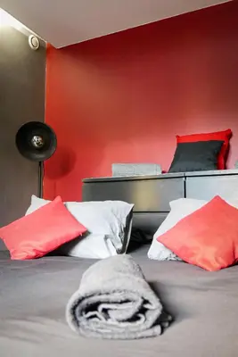 Un ou plusieurs lits dans un hébergement de l'établissement Suite CinéRoom à 25 min de Paris