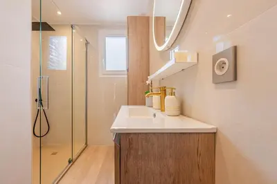 Salle de bains dans l'établissement Le Cocon de l'Oise - F2 Cosy au bord de l'eau