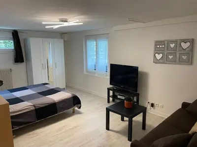 Télévision ou salle de divertissement dans l'établissement Appartement terrasse avec vue et parking privé