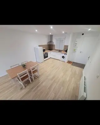 Cuisine ou kitchenette dans l'établissement Maison au pied de la forêt
