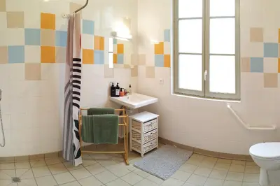Salle de bains dans l'établissement Welcome to HAPI'N B in the heart of Beauvais!