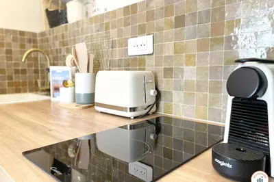 Cuisine ou kitchenette dans l'établissement Le Crosne - Parking - Calme