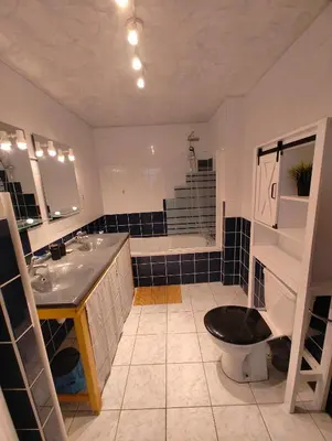 Salle de bains dans l'établissement Cosy Ciné 8