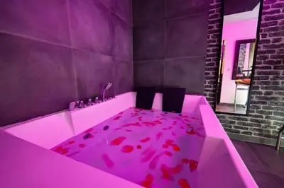 Salle de bains dans l'établissement 50 Nuances de Bonheur - Love Room à Rouen
