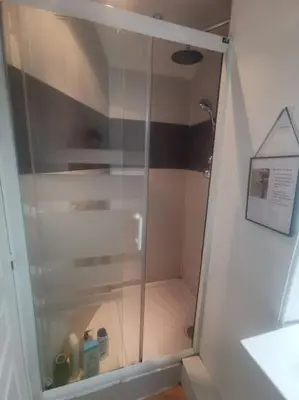 Salle de bains dans l'établissement Duplex House Paris-CDG-Astérix