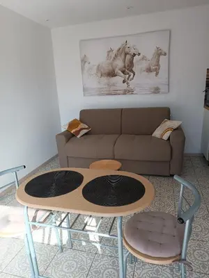Coin salon dans l'établissement Gîte la grange