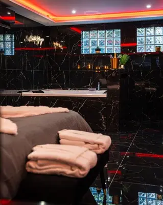 Coin salon dans l'établissement Découvrez la Suite Mirage à 30 minutes de Paris