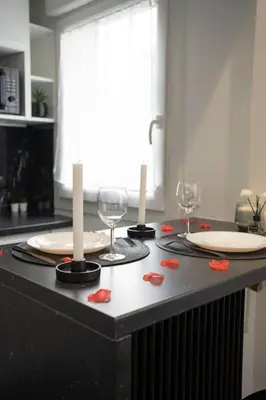 Cuisine ou kitchenette dans l'établissement Love Room, Luna Spa APRÈS-MIDI 13h à 18h, créneau de 5h seulement et non une nuitée
