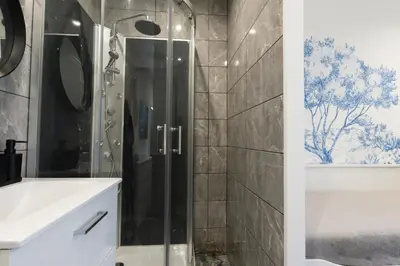 Salle de bains dans l'établissement Chez Lana - 8 prs - Parking - Jardin
