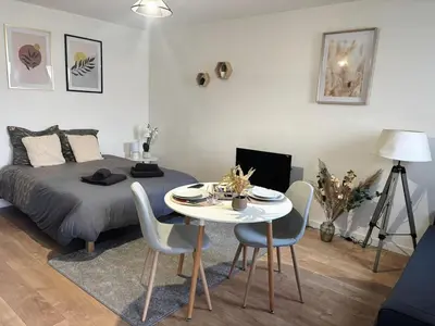 Coin salon dans l'établissement Studio cosy en centre-ville