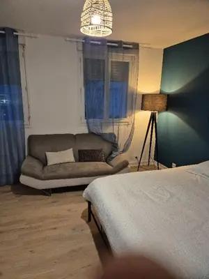 Un ou plusieurs lits dans un hébergement de l'établissement Charmant studio proche de Rouen