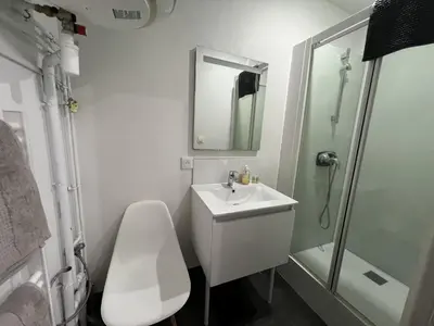 Salle de bains dans l'établissement Cote Jardin, AMIENS 4-6 P