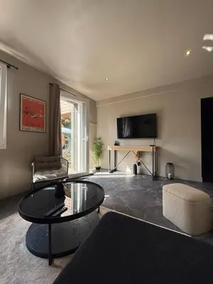 Télévision ou salle de divertissement dans l'établissement Cosy Room & SAUNA Hypercentre Dieppe