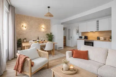 Cuisine ou kitchenette dans l'établissement Appartement confortable et élégant en centre ville