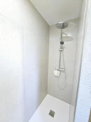 Salle de bains dans l'établissement Le Clos Bernadette