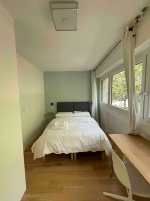 Un ou plusieurs lits dans un hébergement de l'établissement 4 Bedroom Apartment - Near docks and metro