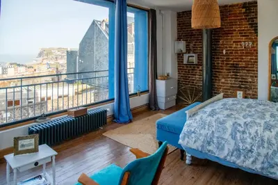 Un ou plusieurs lits dans un hébergement de l'établissement La Maison Bleue, terrasses et vue panoramique mer