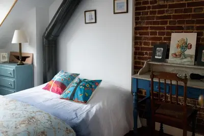 Un ou plusieurs lits dans un hébergement de l'établissement La Maison Bleue, terrasses et vue panoramique mer
