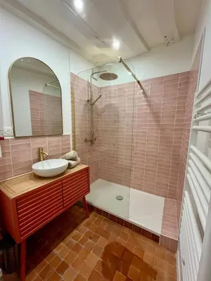 Salle de bains dans l'établissement La Rose de Vert