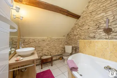 Salle de bains dans l'établissement Gite des groux