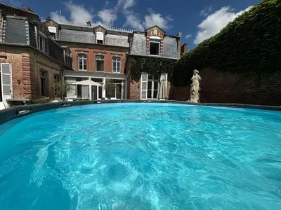 Piscine de l'établissement Hôtel Particulier Petit-Decaix ou située à proximité