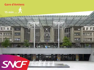 Plan de l'établissement Terrasse vue cathédrale et beffroi hyper centre