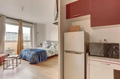 Cuisine ou kitchenette dans l'établissement Le Sully - Mantes la jolie