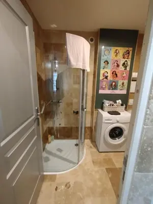 Salle de bains dans l'établissement maison luxe disney aeroport tillé 2 a 5 personnes