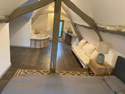 Coin salon dans l'établissement 1h10 de Paris, maison de campagne avec piscine chauffée et Jacuzzi