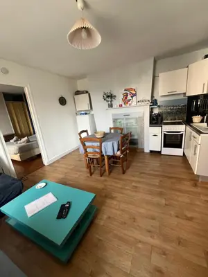 Cuisine ou kitchenette dans l'établissement Appartement Cosy entre port et plage