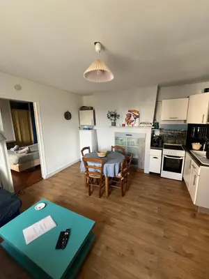 Cuisine ou kitchenette dans l'établissement Appartement Cosy entre port et plage