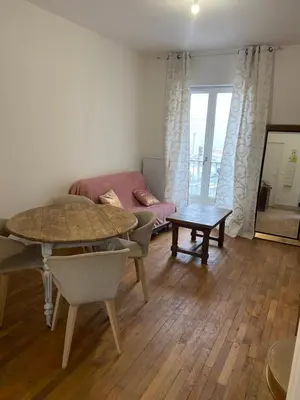 Coin salon dans l'établissement Iago city,appartement spacieux 2 chambres, hyper centre, aéroport et gare à proximité