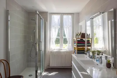 Salle de bains dans l'établissement Villa des glycines et Spa nordique à 1h30 de Paris