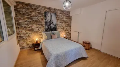 Un ou plusieurs lits dans un hébergement de l'établissement Bel appartement à seulement 30 minutes de Paris-la défense