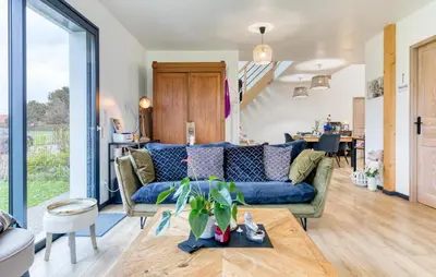 Coin salon dans l'établissement Nice Home In Venon With Wifi