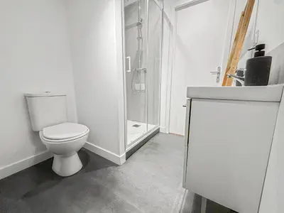 Salle de bains dans l'établissement Maison cosy rénovée et lumineuse