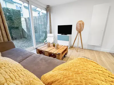 Télévision ou salle de divertissement dans l'établissement Maison cosy rénovée et lumineuse