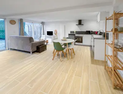 Cuisine ou kitchenette dans l'établissement Maison cosy rénovée et lumineuse