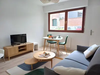 Télévision ou salle de divertissement dans l'établissement Paul Sautai - 2 couchages - proche centre
