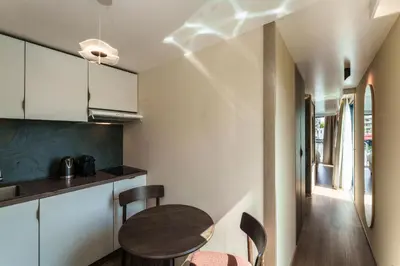 Cuisine ou kitchenette dans l'établissement L'Escale Royale Poissy Île de Migneaux - Seine