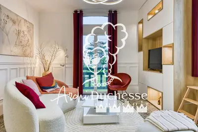 Télévision ou salle de divertissement dans l'établissement Rose écrin de charme avec parking terrasse privée et jardin partagé