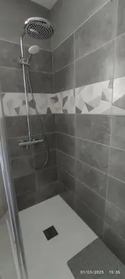 Salle de bains dans l'établissement Maison avec vue sur mer
