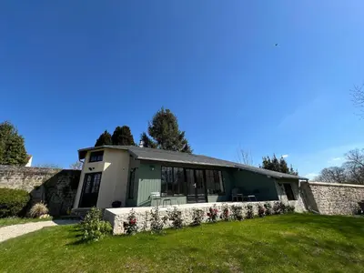 Jardin de l'établissement La Maison Aux Fleurs by La Boîte En Plus