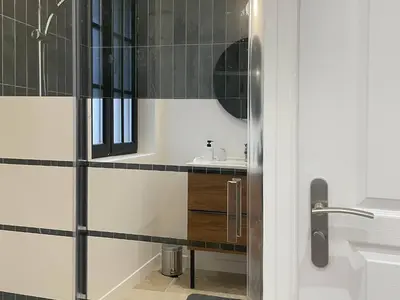 Salle de bains dans l'établissement La Maison Aux Fleurs by La Boîte En Plus