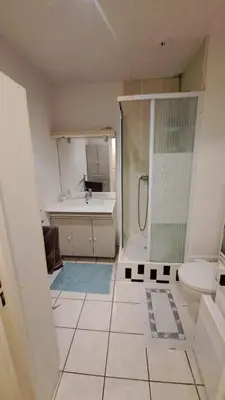 Salle de bains dans l'établissement Cozy apartment near Paris