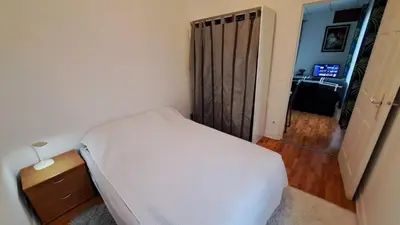 Un ou plusieurs lits dans un hébergement de l'établissement Cozy apartment near Paris
