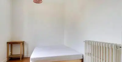 Un ou plusieurs lits dans un hébergement de l'établissement Chambre chez l'habitant dans T4 hyper proche de la gare SNCF et à 300m de la gare routière