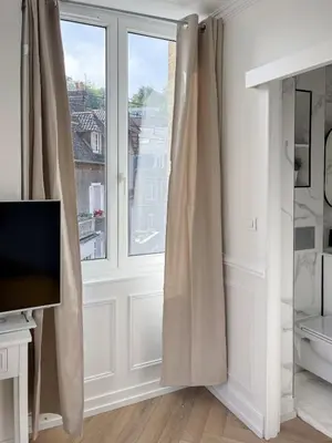 Télévision ou salle de divertissement dans l'établissement L'Écrin Dieppois - Proche Plage & Parking Gratuit