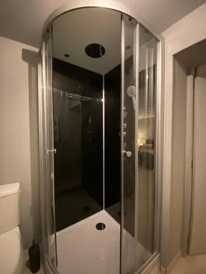 Salle de bains dans l'établissement Le Nid à Bulles Scandinave